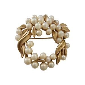 Vintage Crown Trifari Brushed Gold Faux Pearl Wreath Brooch